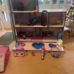 LOL doll house & bits and pieces