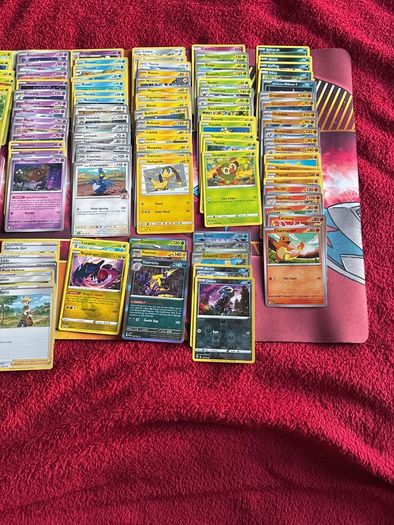 Pokemon Pokeball Storage tin, 100 cards and 2 Ex cards