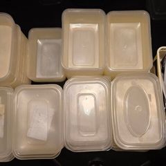 Plastic boxes and utensils