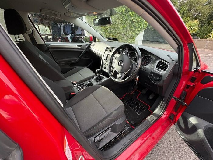 2015 Volkswagen Golf 1.6 TDI - Pretoria Alloys