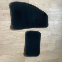2 car mats