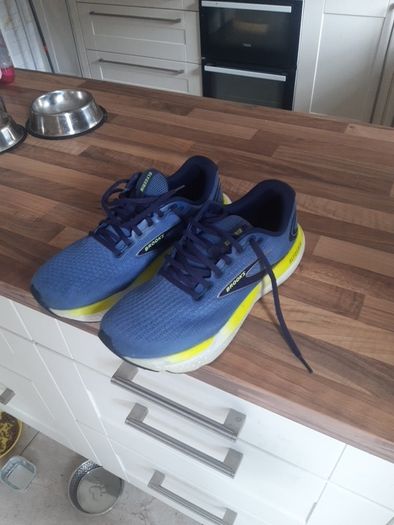 Brooks mens trainers size 9