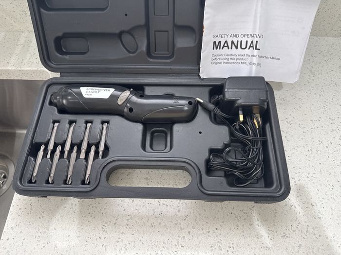 electric screw driver and bits