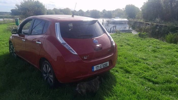 2017 nissan leaf leather interior