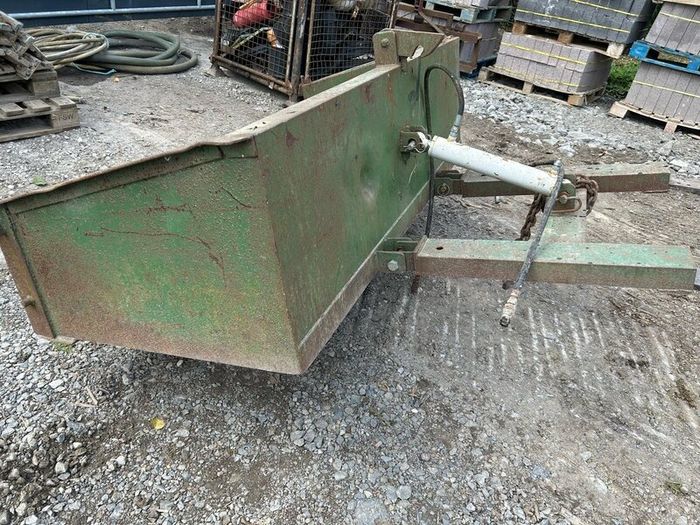 Fork lift tipping bucket/ transport box