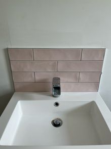 Box of pink bathroom tiles Cerlat Maui Rose