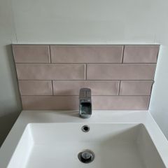 Box of pink bathroom tiles Cerlat Maui Rose