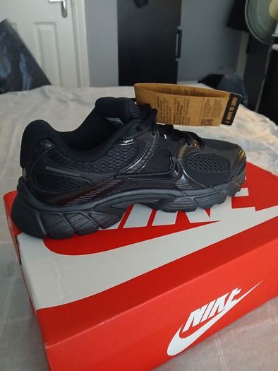 Nike V5 Trainers Brand New Size 6