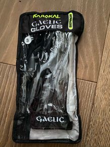 Gaelic Football Gloves Senior S Karakal BNIB