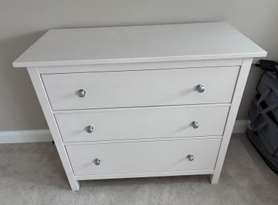 Chest of drawers