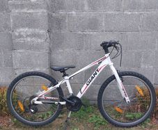 Giant XTC JR 24" wheel kids bike - kids aged 7-12 years old - Excellent condition - Mountain bike