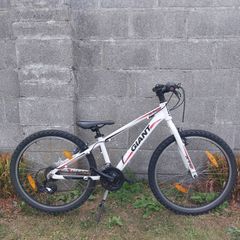 Giant XTC JR 24" wheel kids bike - kids aged 7-12 years old - Excellent condition - Mountain bike