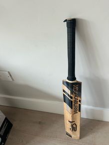 Kookaburra junior cricket bat