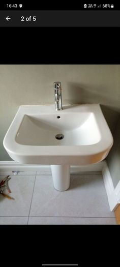Pedistal sink