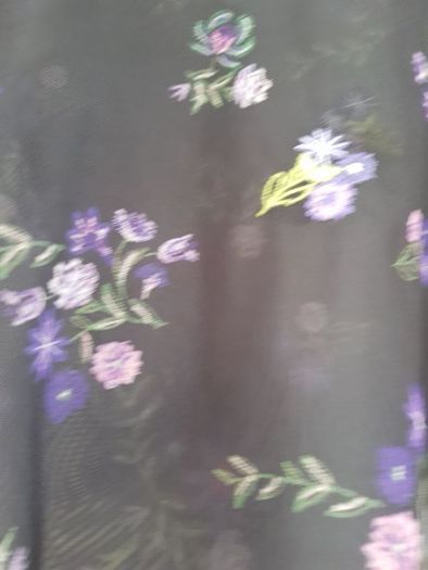 Reduced black/ floral top size M