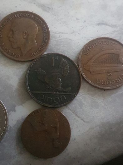Notes medals and coins