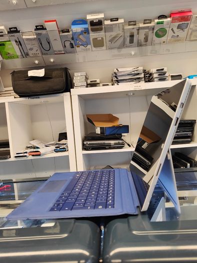 Microsoft Surface Pro 3 12inch i5-4300U 8GB RAM 256GB SSD Windows 10 Pro Touch
