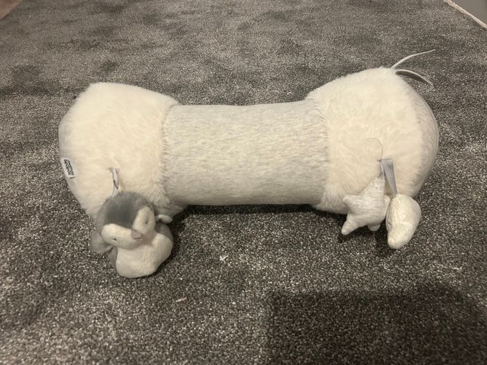 Tummy time pillow