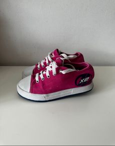 Girls heelys