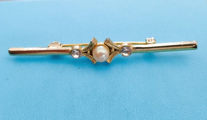 Vintage gold tone faux pearl bar brooch