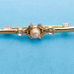 Vintage gold tone faux pearl bar brooch