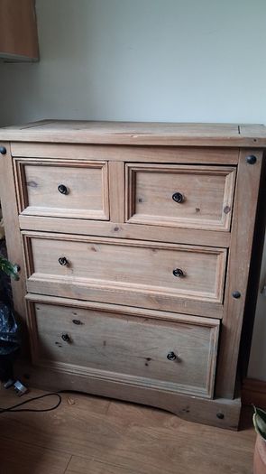 Chest of drawers