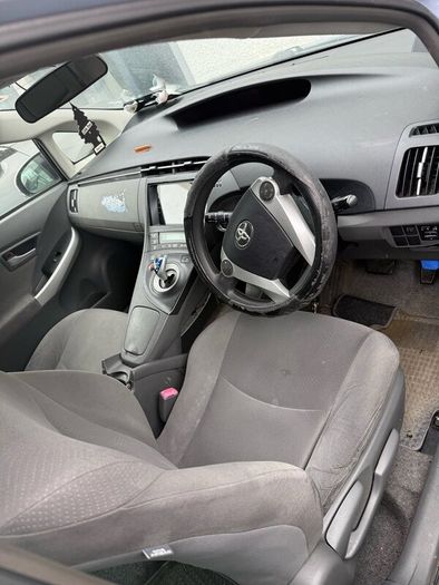 Toyota prius automatic hybrid 2011 model