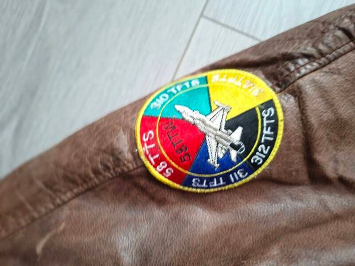 Men 1050s pilots jacket large / x large % 100 leather