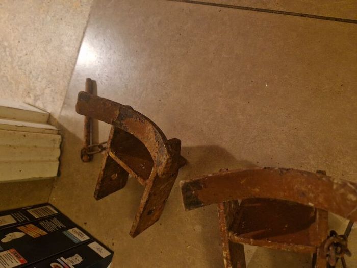 8 pairs of steel horse jump cups