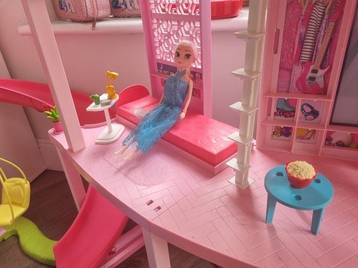 Barbie dreamhouse
