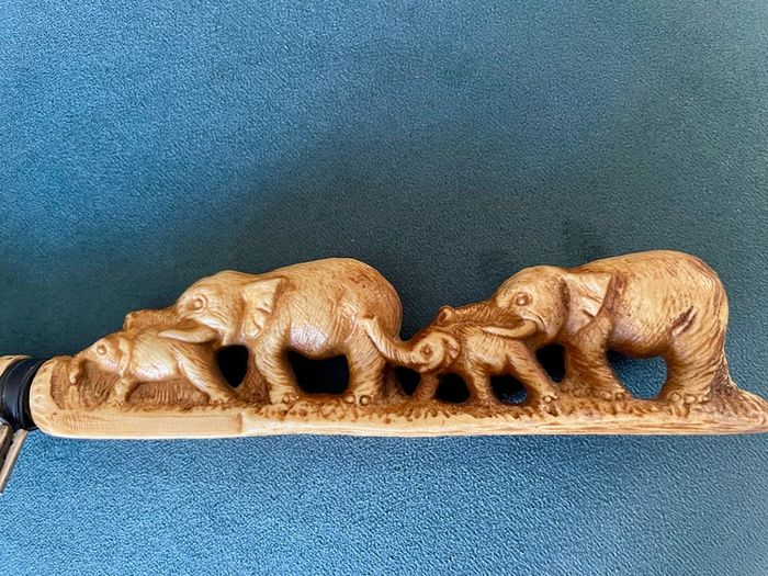 Vintage 1970s Repro Hand Carved Shoehorn with Elephant Motif Handle in sturdy Resin