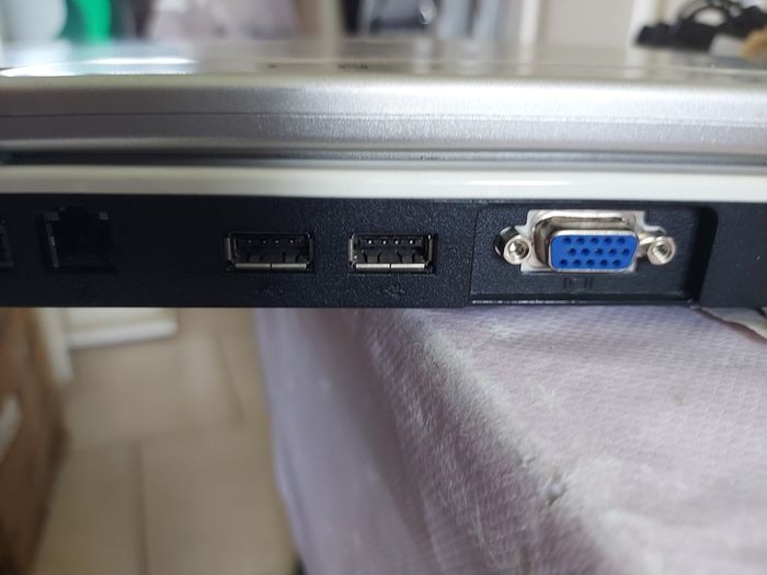 Vintage Dell Inspiron 1501, Mobile AMD Sempron Processor 3500 +, 1.8GHz, 1GB Ram, 120GB HDD, Windows 7, Chrome, Opera, Firefox and VLC