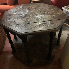 Vintage Solid Oak ANTIQUE TABLE in sound condition Diameter of tabletop 100cm