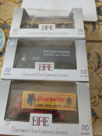 3 x 00 Scale Model Trucks
