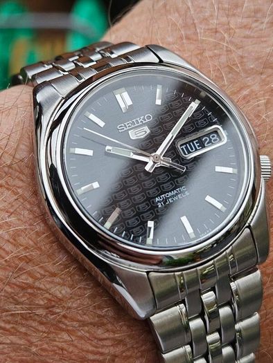 Watch Seiko 5 Automatic.