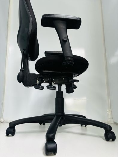 office chair Highest Grade (new cost 899 sterling )