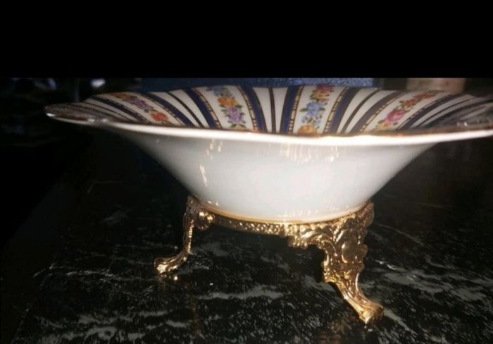 Stunning Regal bowl
