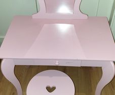 Kids pink desk with chair