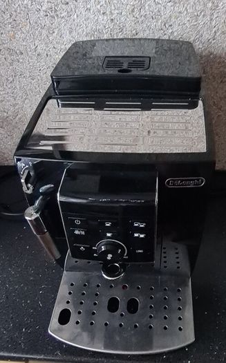 De Longhi Magnifica Bean to Cup Coffee