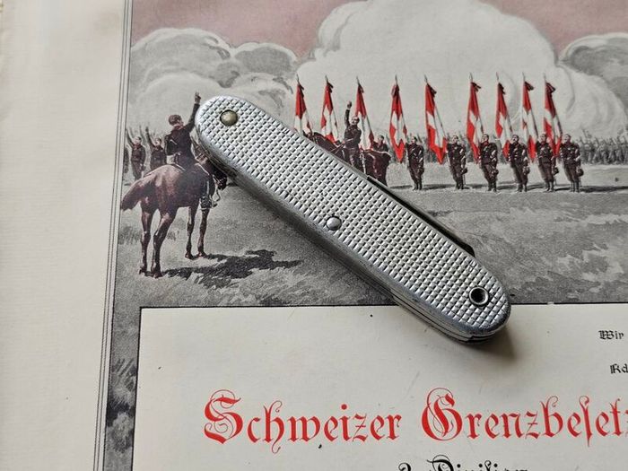Vintage Victorinox Alox Soldier Original Swiss Army Knife Issued year 1976 Discontinued Model Collectable
