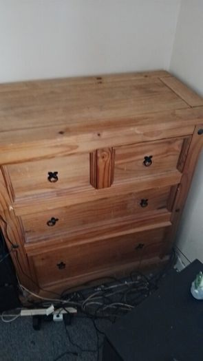 chest of drawers