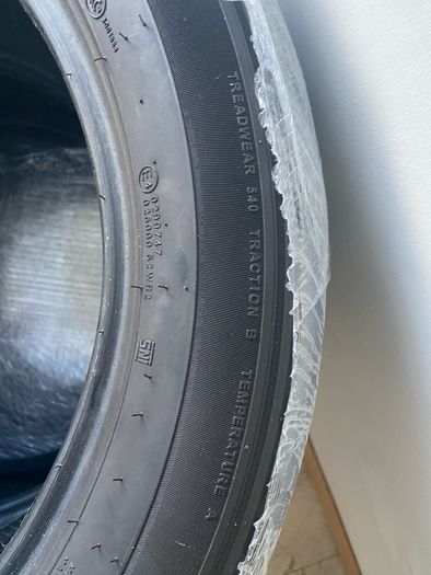 4x Kumho Crugen Premium KL33 SUV Tyres - Unused - 105H