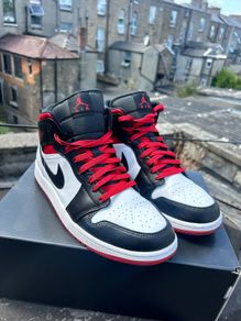 Air Jordan 1 Mid UK 10