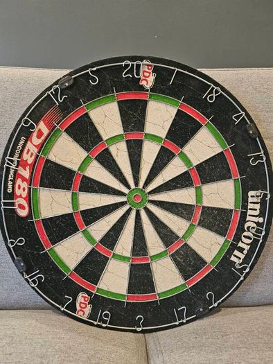 Unicorn DB180 bristle dartboard, PDC branded