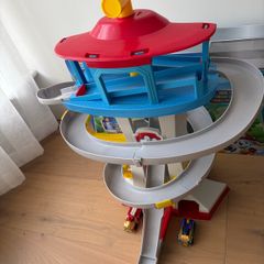 PAW Patrol Adventure Bay Rescue Way Tower Playset + 2 True Metal Vehicles