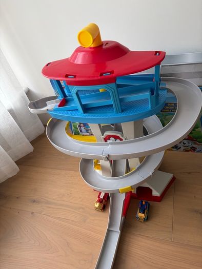 PAW Patrol Adventure Bay Rescue Way Tower Playset + 2 True Metal Vehicles