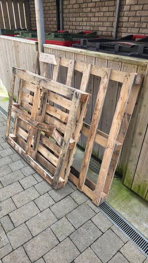 2 wooden pallets