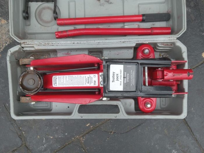 Auto-XS 2 Tonne Hydraulic Trolley Jack