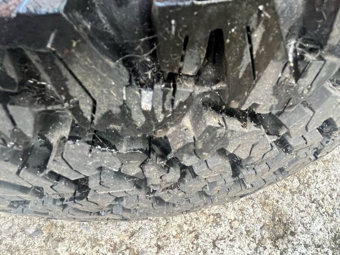 6 BFGoodrich 235/85R16 Tyres and Black Steel Rims
