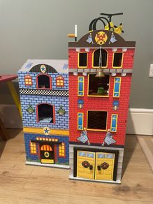 KidKraft Everyday Heroes wooden play set Police and Fire Station Excellent Condition